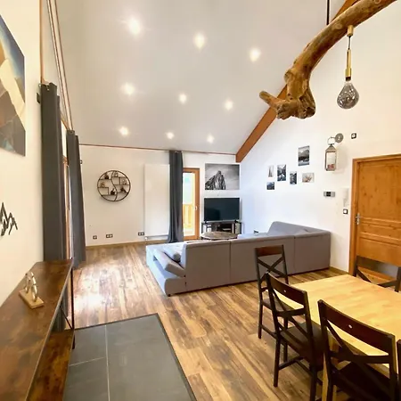 Apartment 220m With Terrace For 14 People