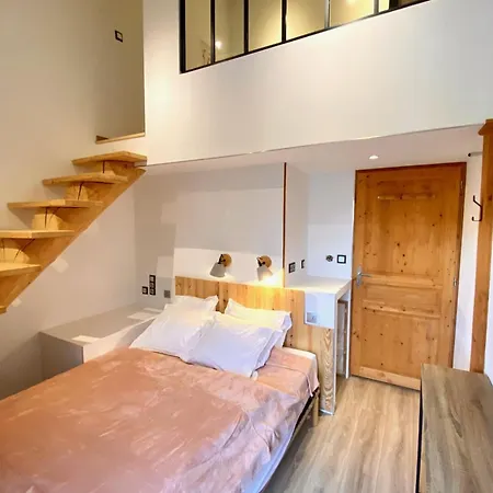Apartment 220m With Terrace For 14 People