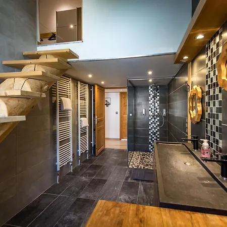 220m With Terrace For 14 People דירה *