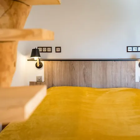 דירה 220m With Terrace For 14 People *